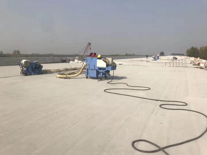 混凝土橋面拋丸機(jī)使用現(xiàn)場(chǎng) 混凝土橋面拋丸機(jī)使用現(xiàn)場(chǎng)